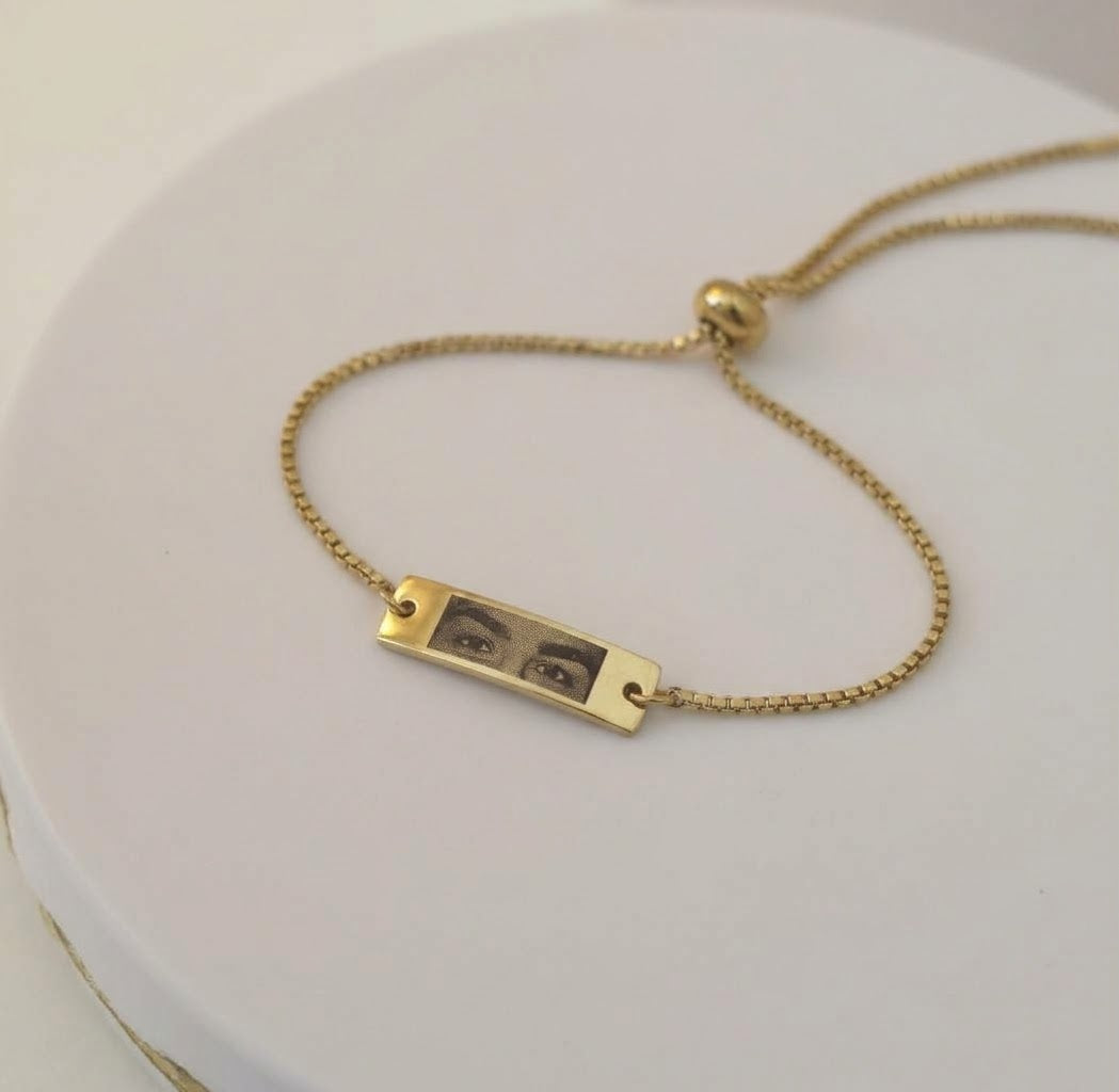 Pulsera Esclava Dorada con Placa Personalizada
