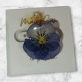 Pendiente de petunia en resina - Maysan